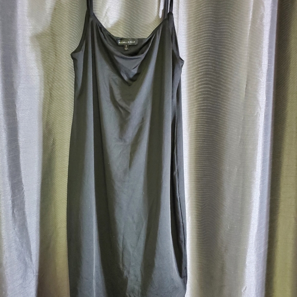 Dress - Picture 3 of 6